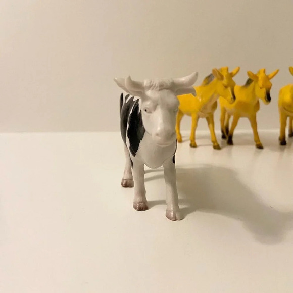Assorted  Lot of 6 Animal Figures Cows Donkey Pigs Plastic Farm Animal Toys - Picture 10 of 16